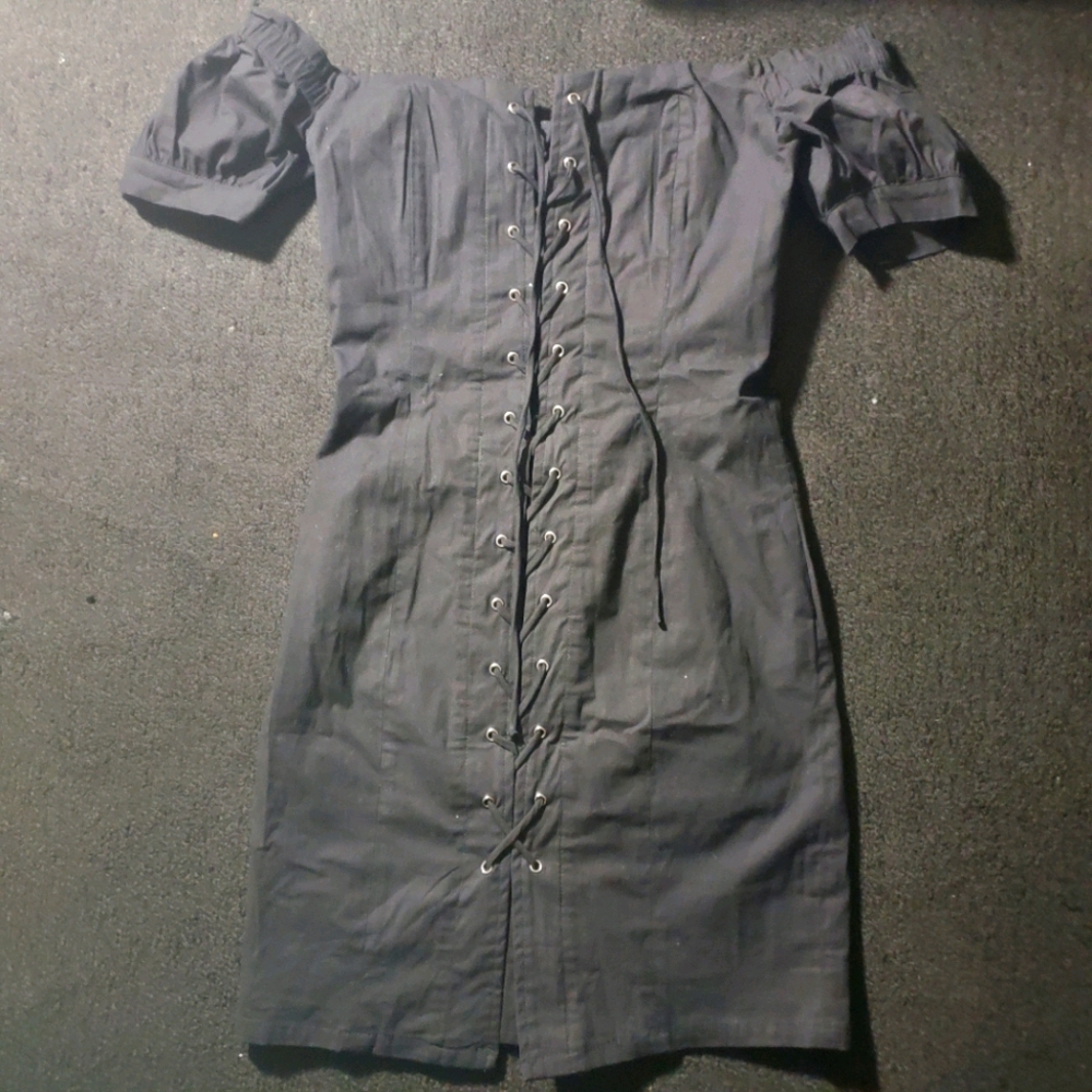 Guess Los Angeles Small off the shoulder dress